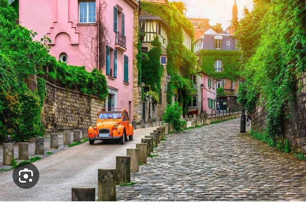 In The Center Of Montmartre Apartment Paris