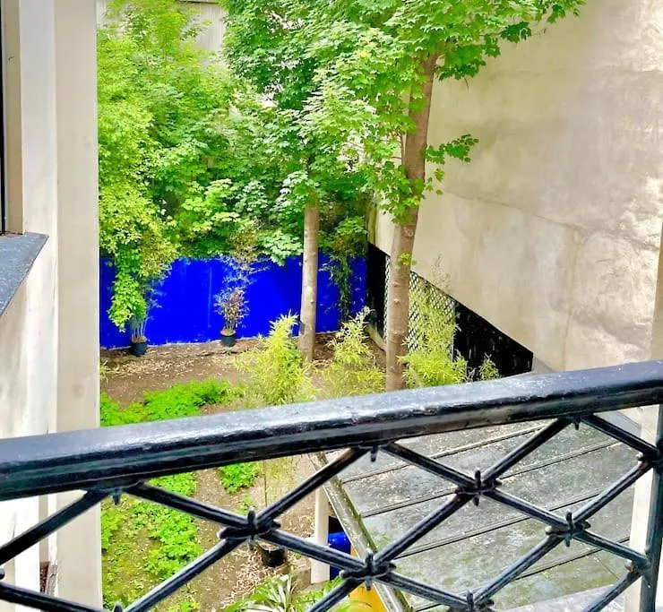 In The Center Of Montmartre Apartment Paris France